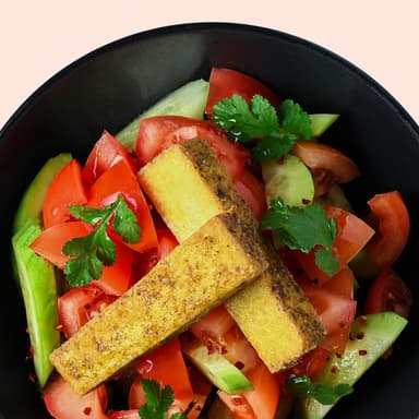 Салат зі свіжих овочів і тофу